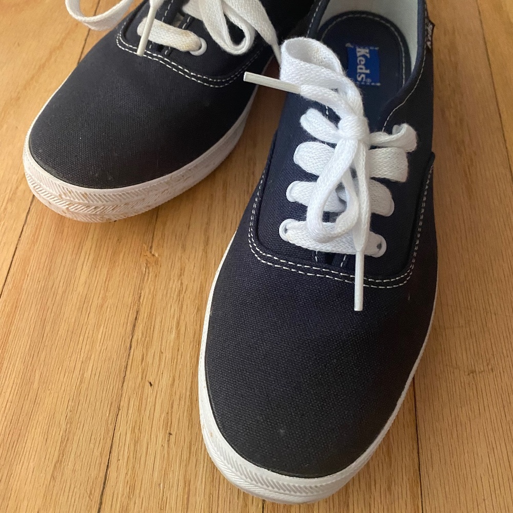 Navy keds